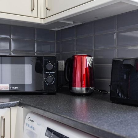 Excel O2 Stunning Large 3 Bedroom Apartment With Balcony London Exteriör bild