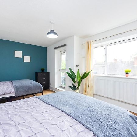 Excel O2 Stunning Large 3 Bedroom Apartment With Balcony London Exteriör bild