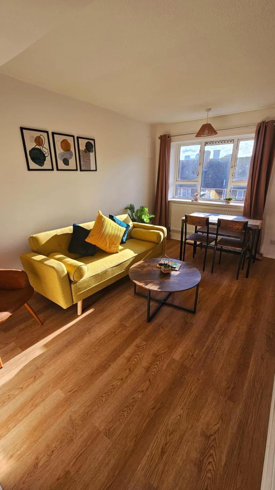 Excel O2 Stunning Large 3 Bedroom Apartment With Balcony London Exteriör bild