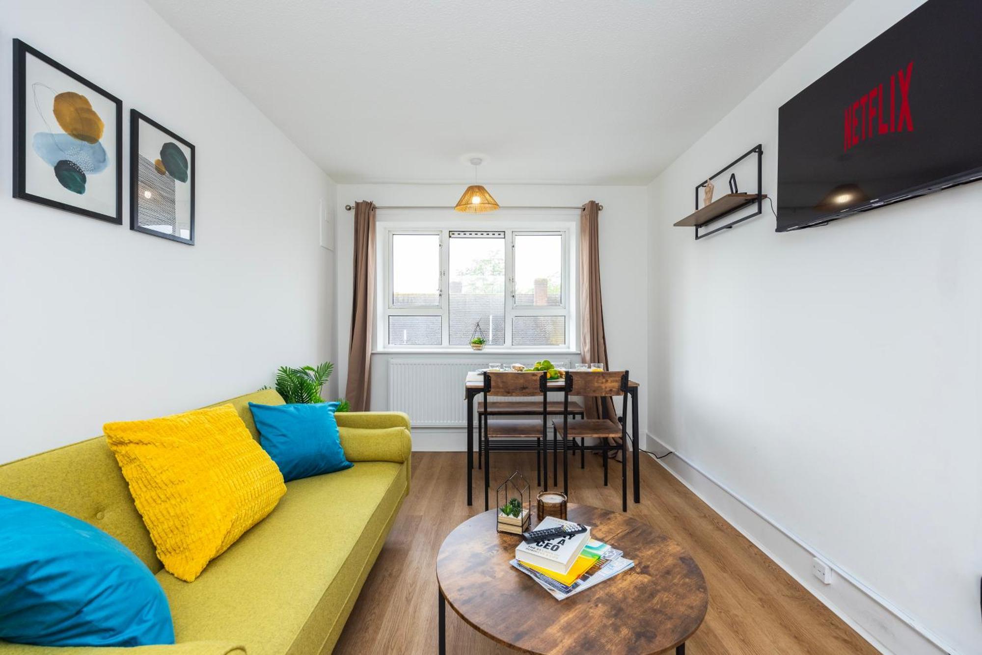Excel O2 Stunning Large 3 Bedroom Apartment With Balcony London Exteriör bild